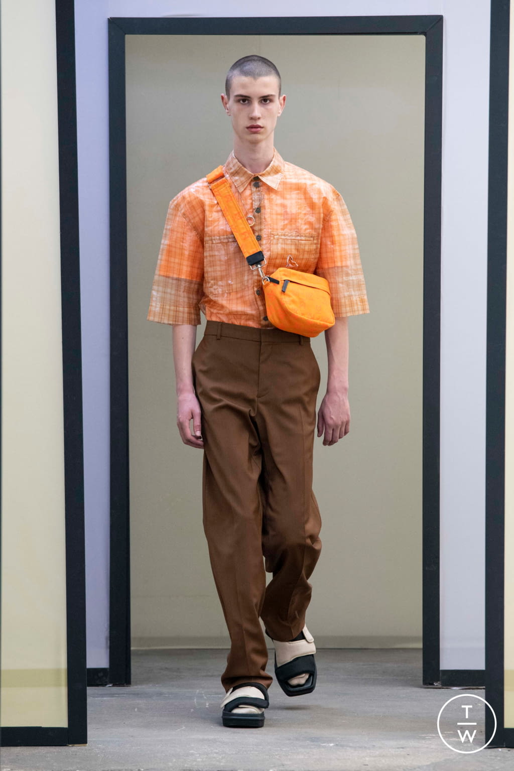 Fashion Week Paris Spring/Summer 2020 look 38 from the Maison Kitsuné collection menswear