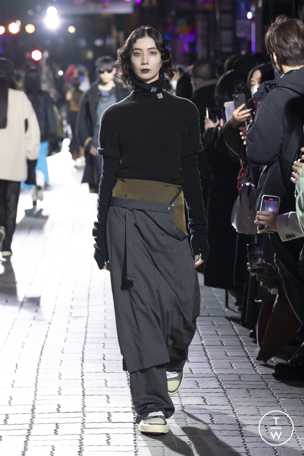 Fashion Week Paris Fall/Winter 2022 look 60 de la collection Maison Mihara Yasuhiro menswear