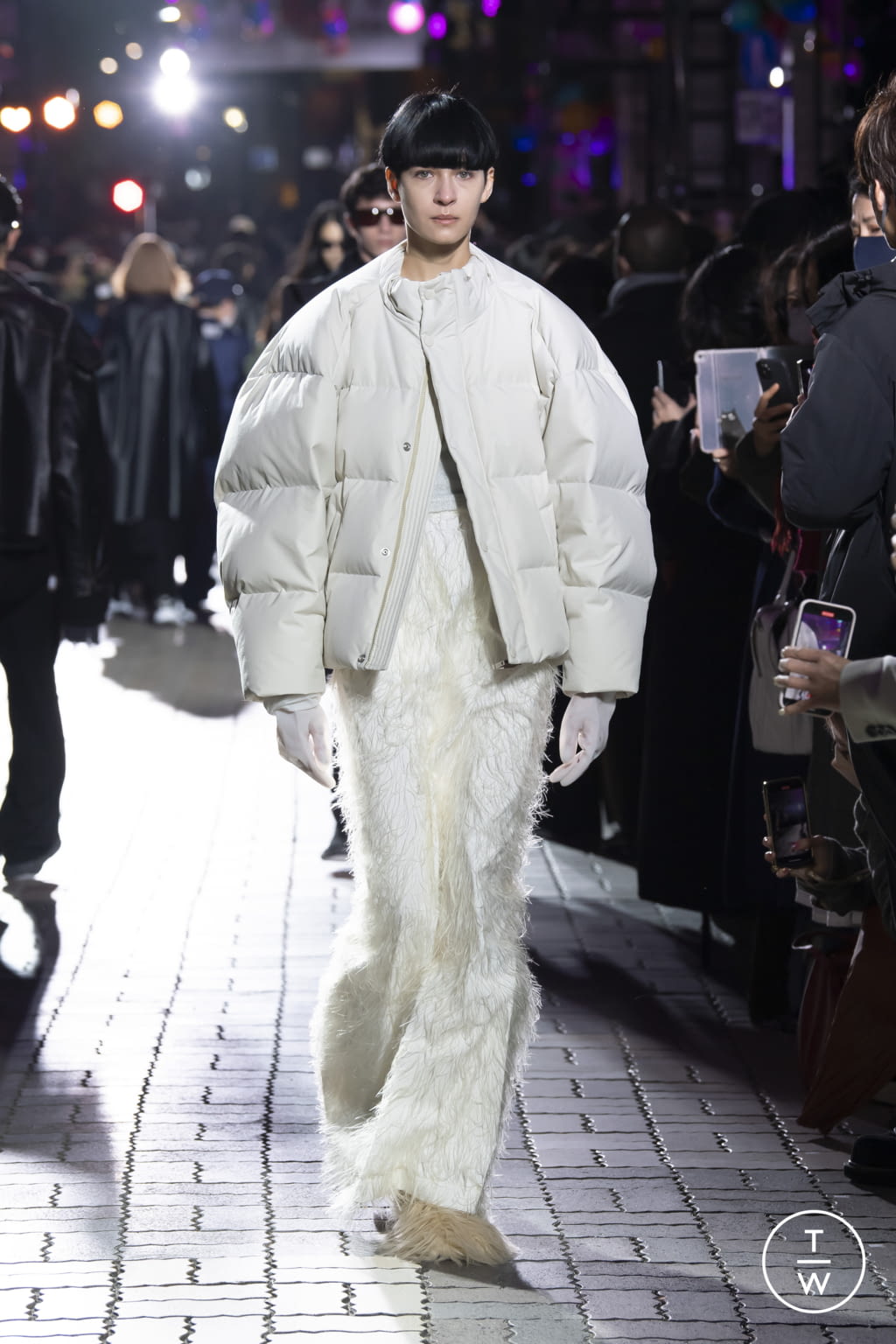 Fashion Week Paris Fall/Winter 2022 look 77 from the Maison Mihara Yasuhiro collection menswear