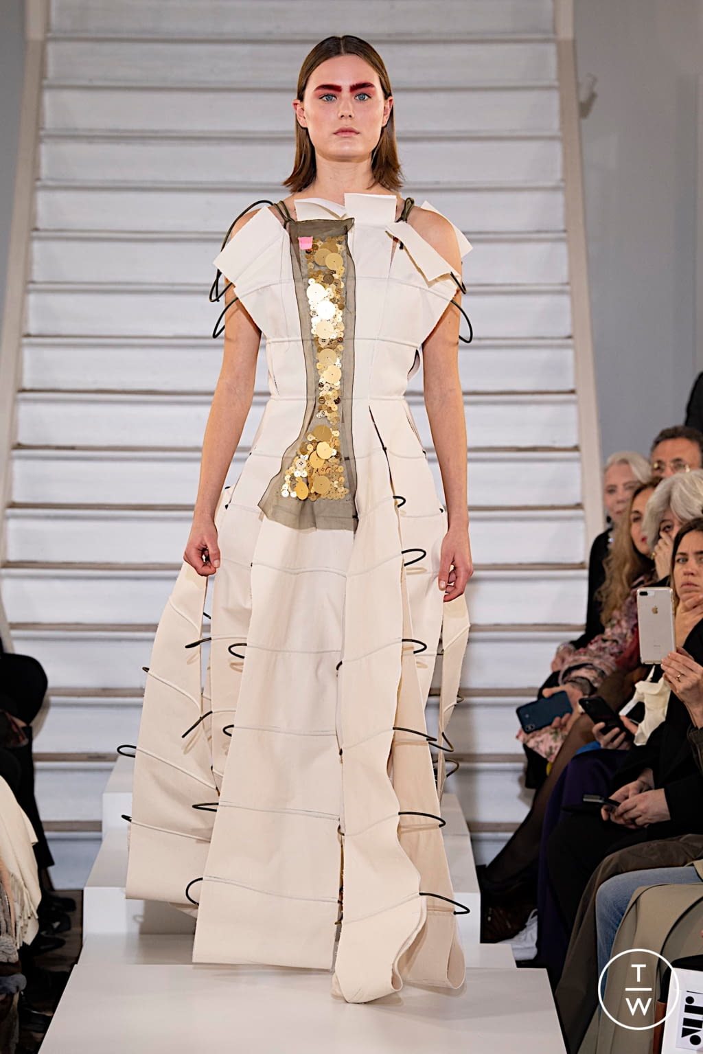 Fashion Week Paris Fall/Winter 2020 look 3 from the Maison Rabih Kayrouz collection couture