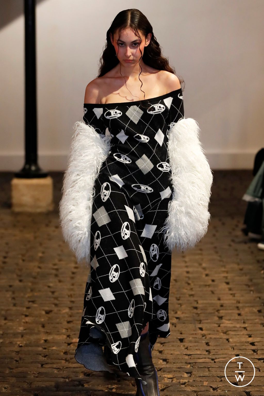 Fashion Week Paris Fall/Winter 2024 look 5 de la collection J.Simone womenswear