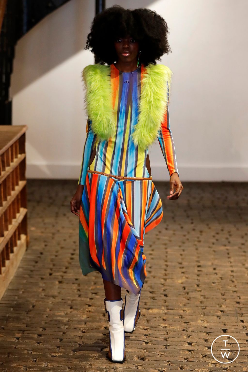 Fashion Week Paris Fall/Winter 2024 look 15 de la collection J.Simone womenswear