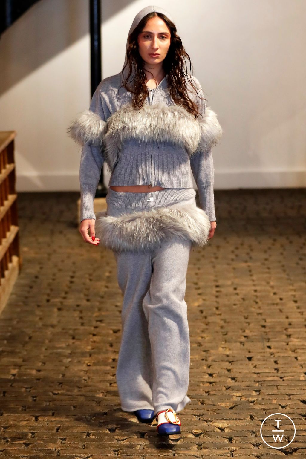 Fashion Week Paris Fall/Winter 2024 look 29 de la collection J.Simone womenswear