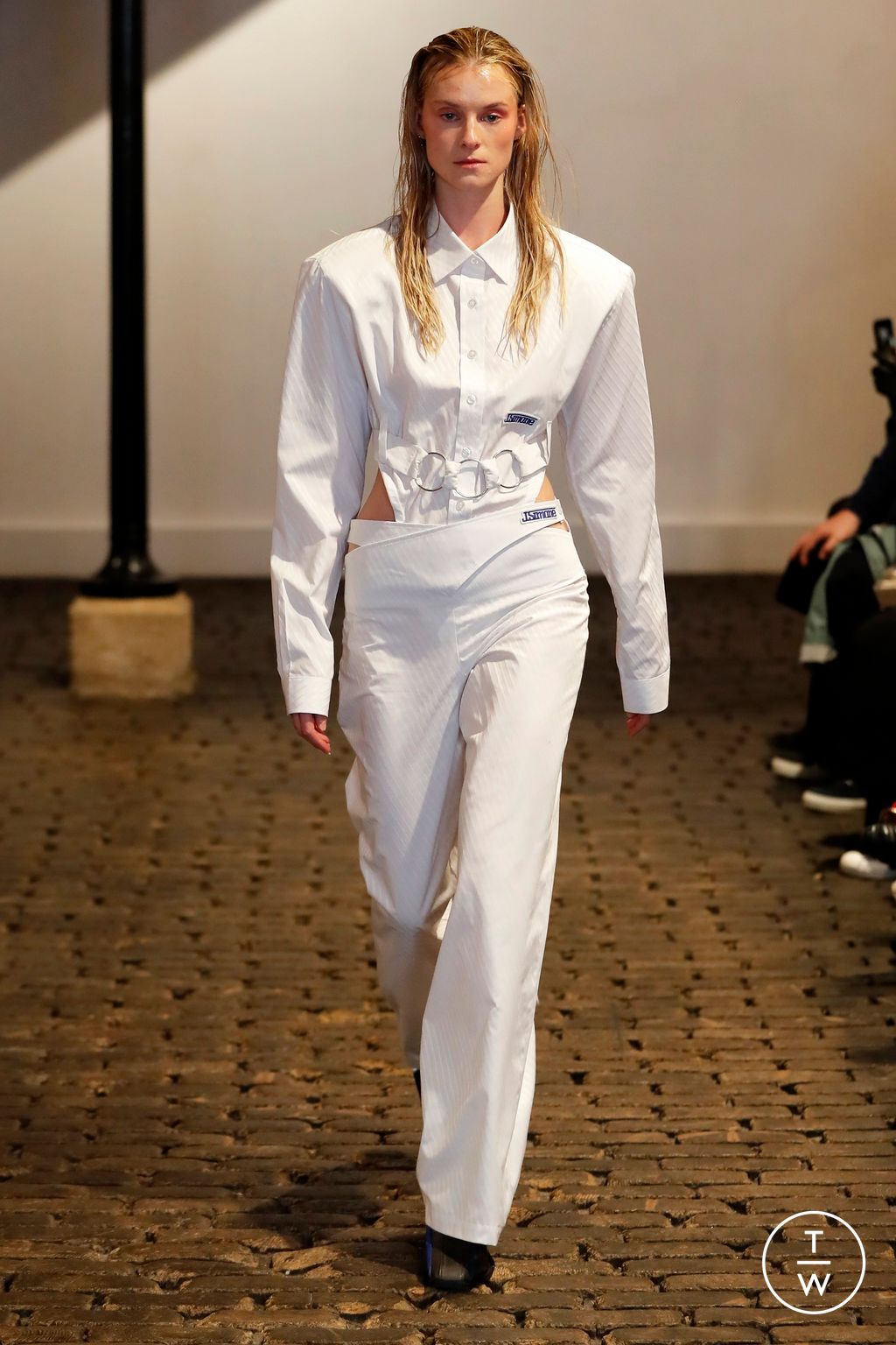 Fashion Week Paris Fall/Winter 2024 look 30 de la collection J.Simone womenswear