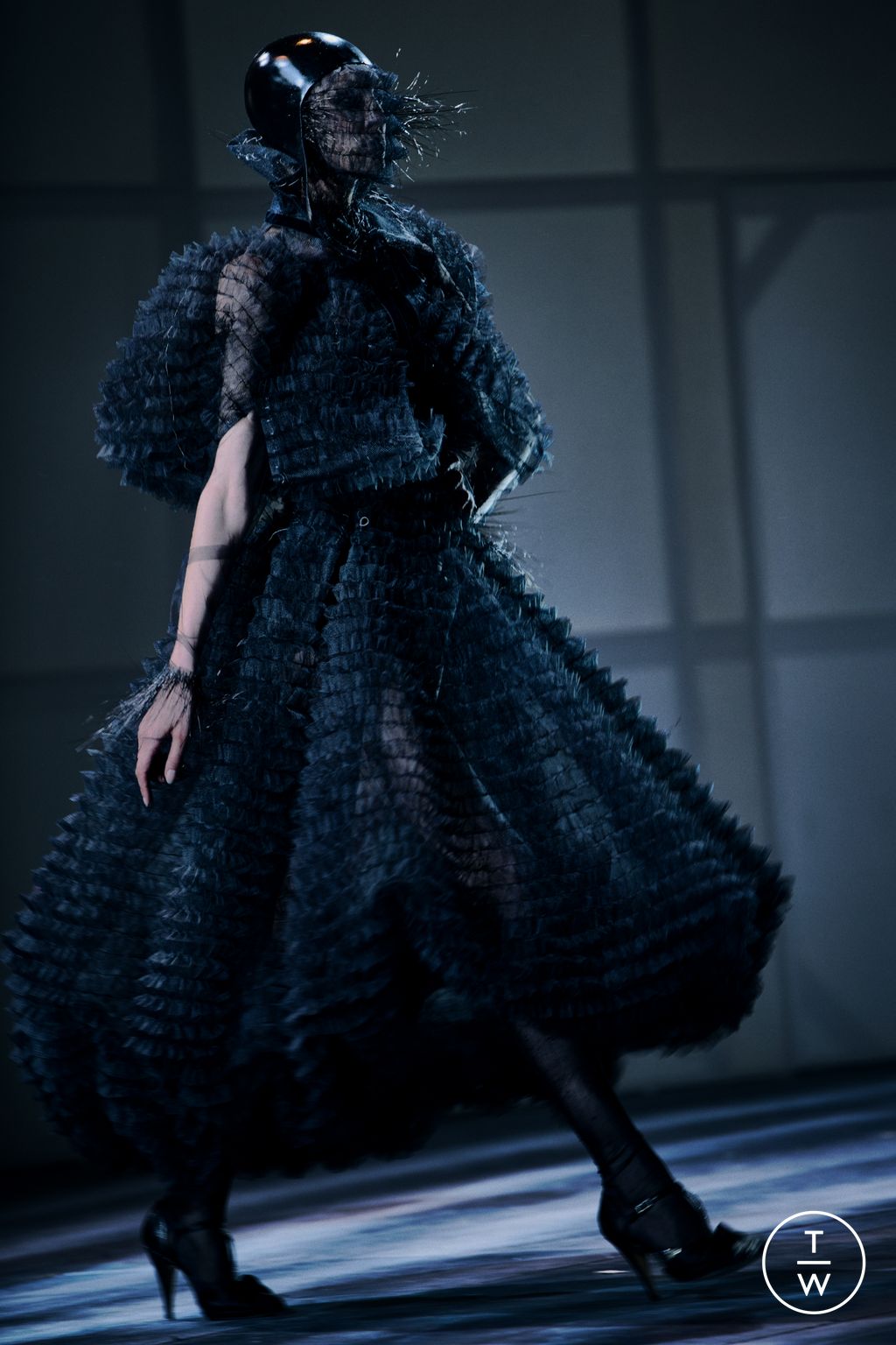 Fashion Week Paris Fall/Winter 2022 look 12 from the Maison Margiela collection couture