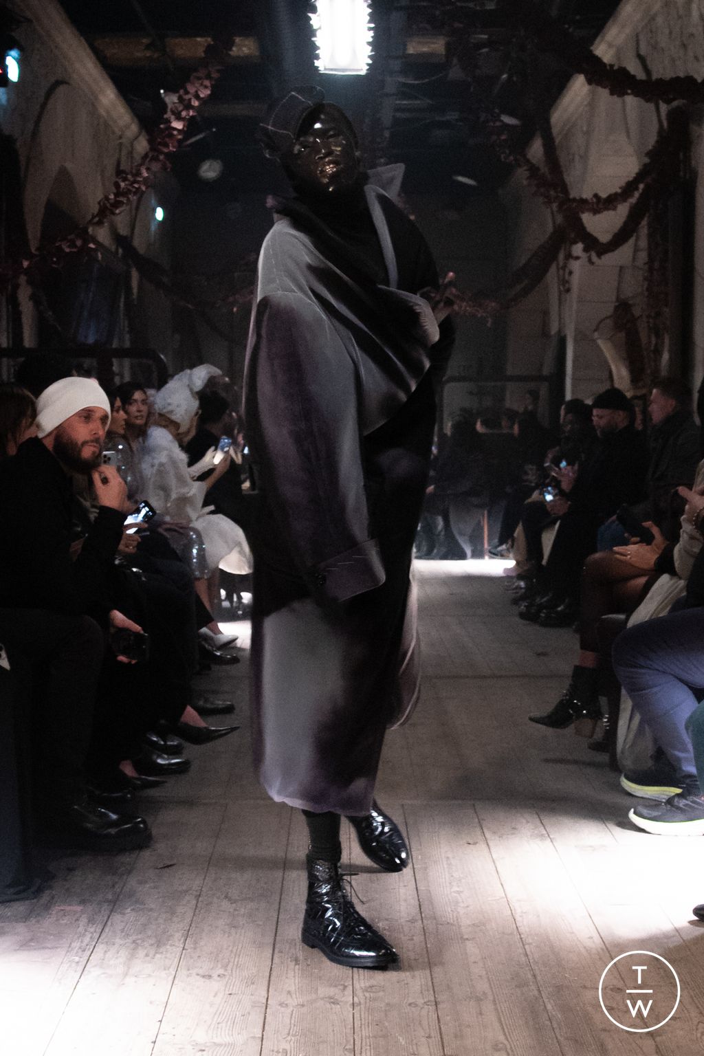 Fashion Week Paris Spring/Summer 2024 look 16 from the Maison Margiela collection couture