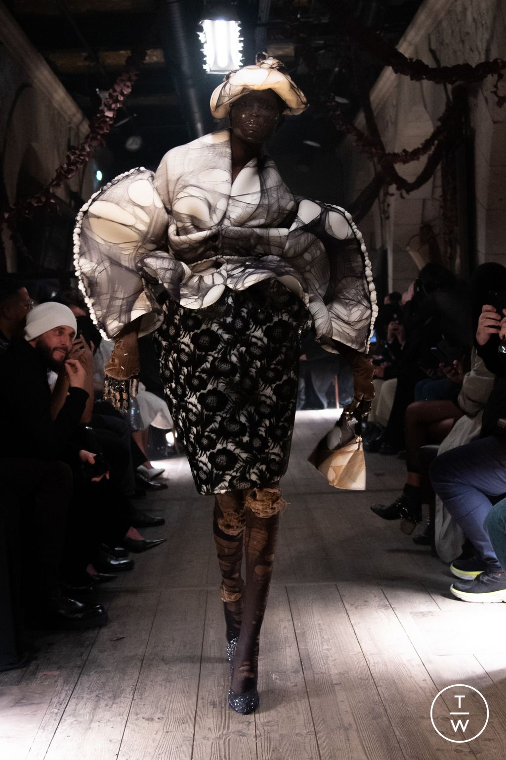 Fashion Week Paris Spring/Summer 2024 look 21 from the Maison Margiela collection couture