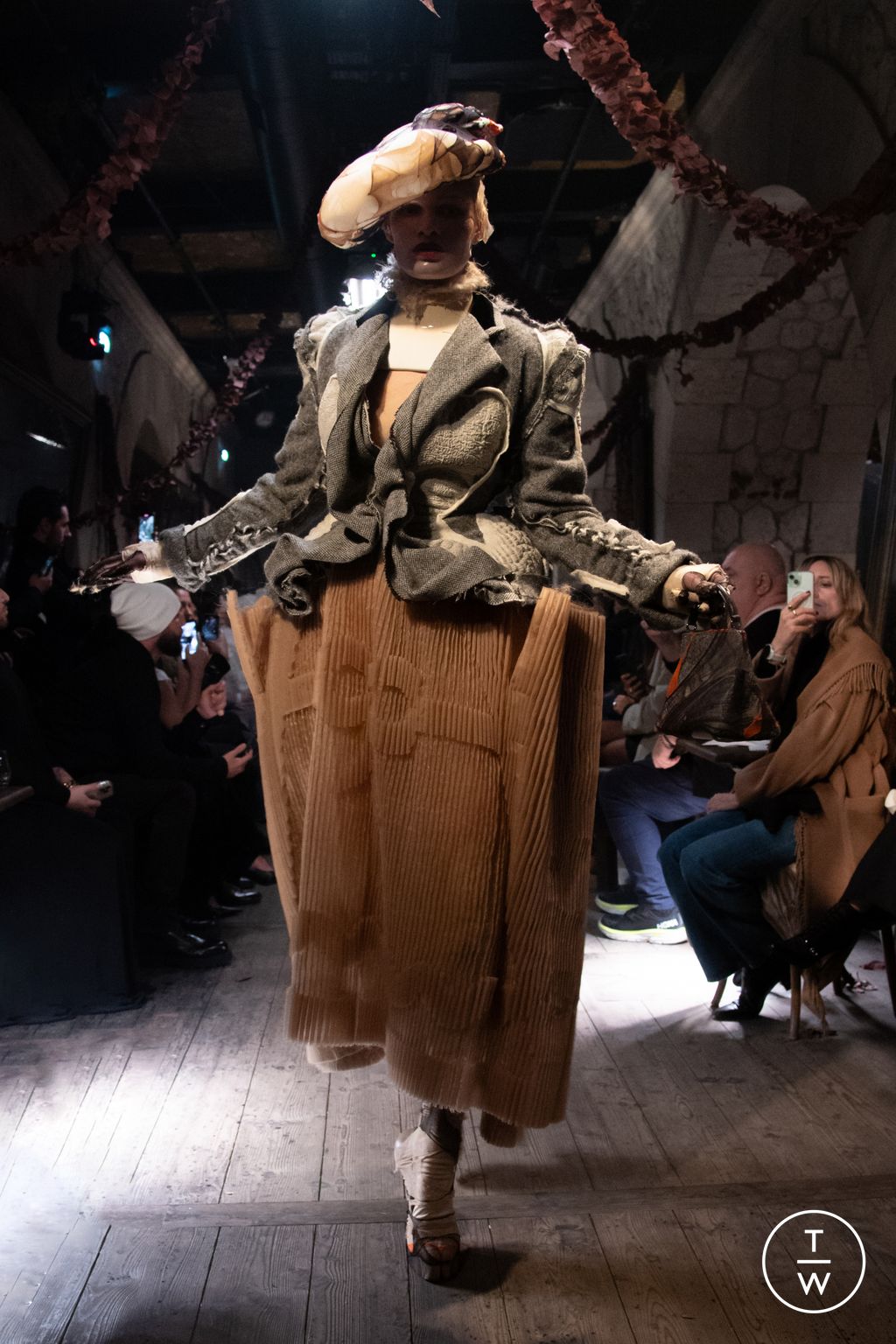 Fashion Week Paris Spring/Summer 2024 look 26 from the Maison Margiela collection couture