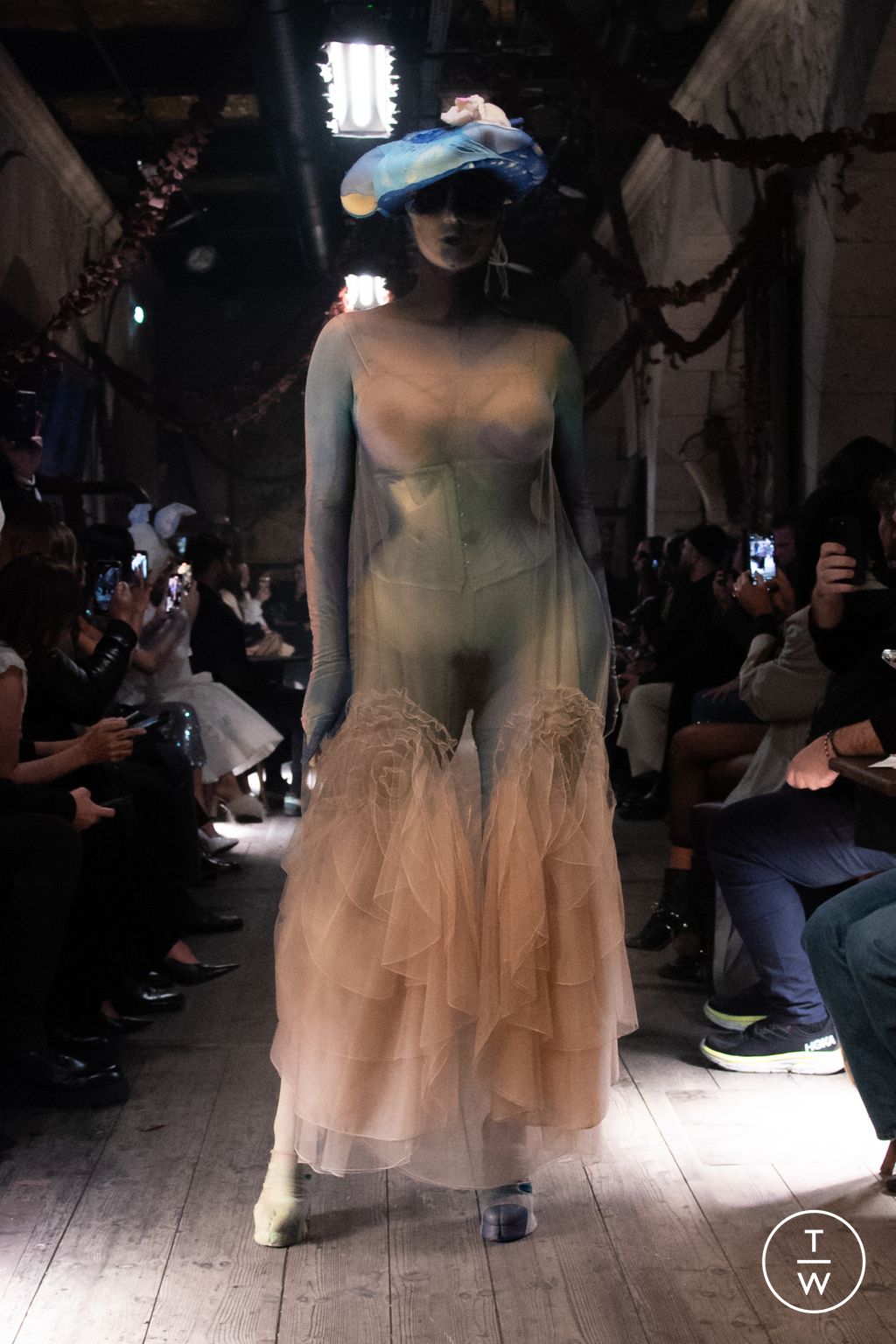 Fashion Week Paris Spring/Summer 2024 look 28 from the Maison Margiela collection couture
