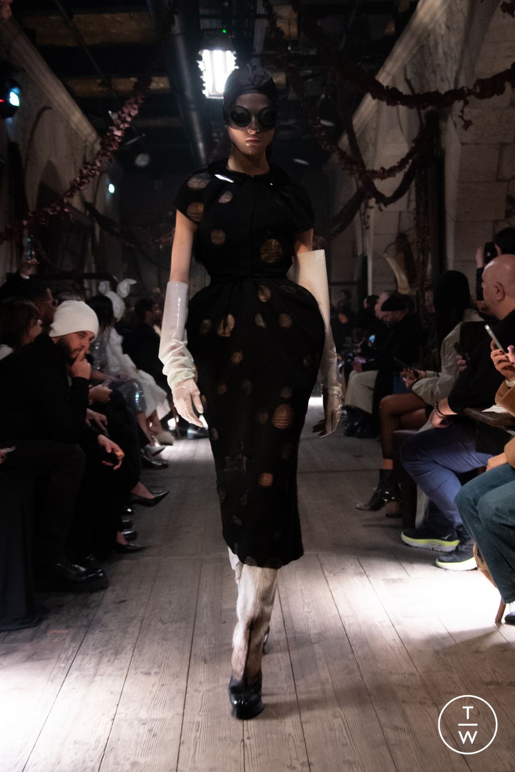 Fashion Week Paris Spring/Summer 2024 look 39 from the Maison Margiela collection couture