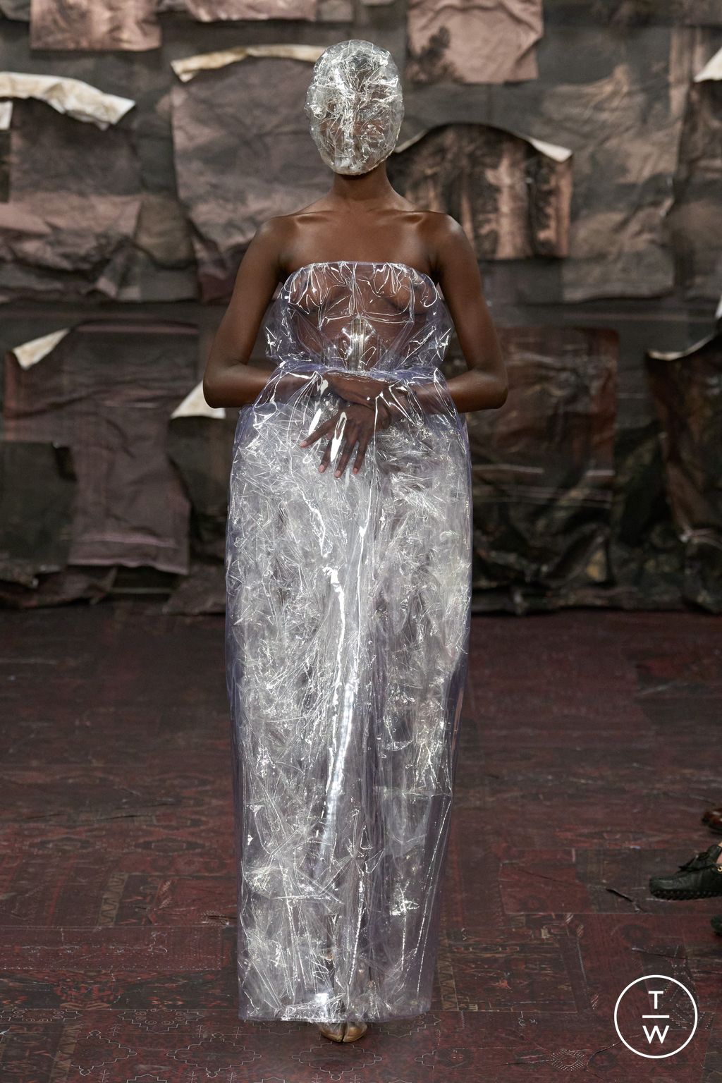 Fashion Week Paris Fall/Winter 2025 look 1 from the Maison Margiela collection couture