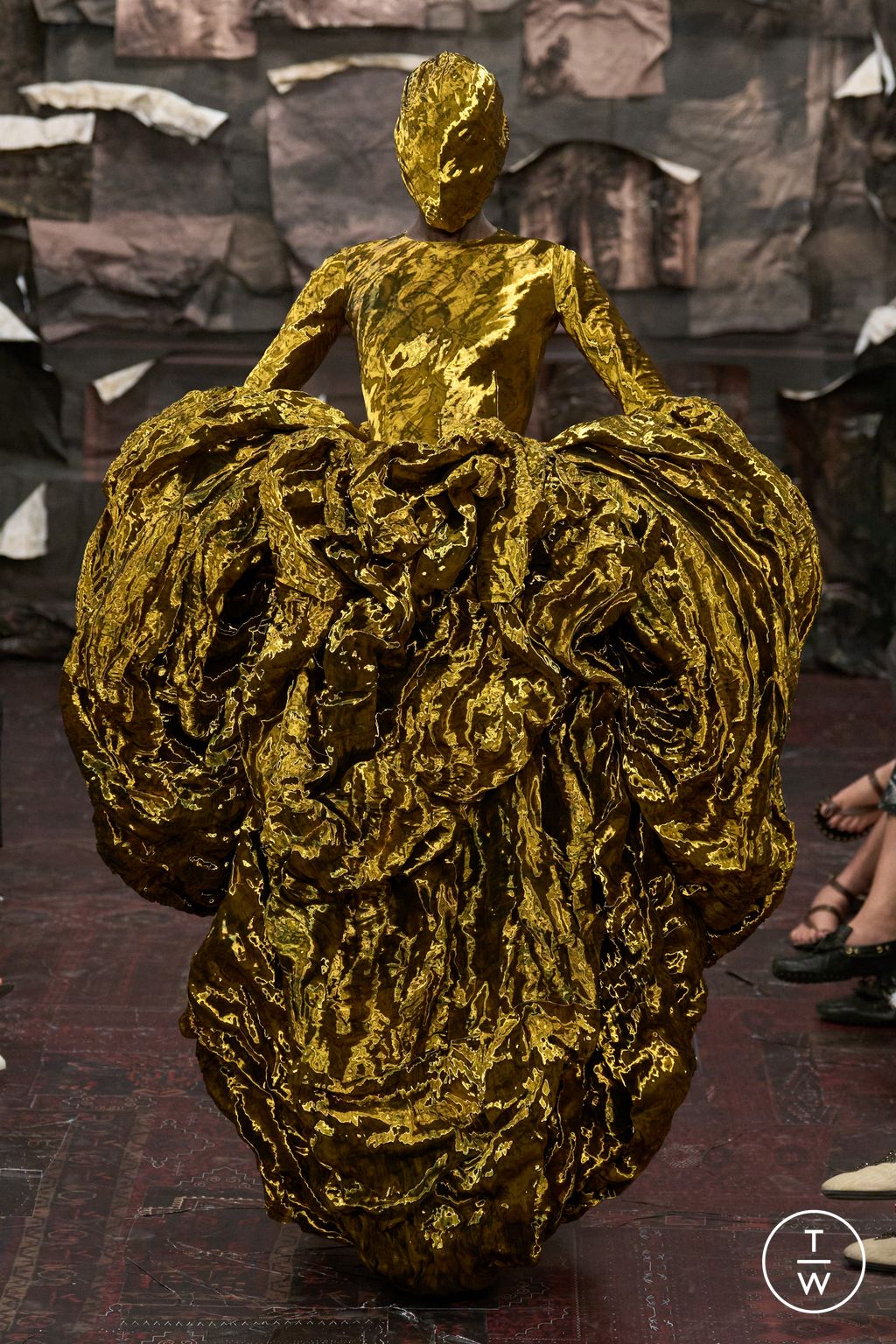 Fashion Week Paris Fall/Winter 2025 look 10 from the Maison Margiela collection couture