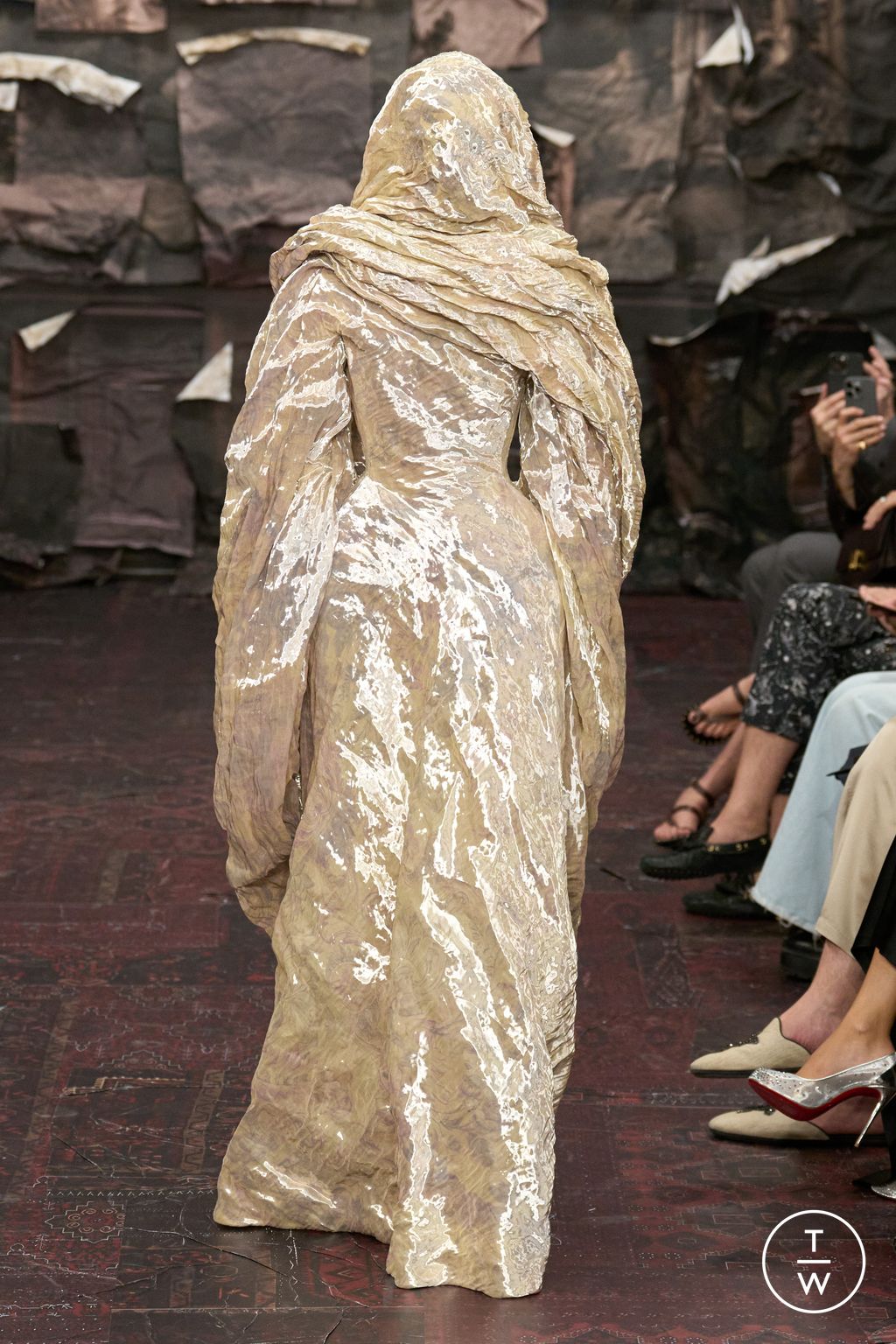 Fashion Week Paris Fall/Winter 2025 look 11 from the Maison Margiela collection couture