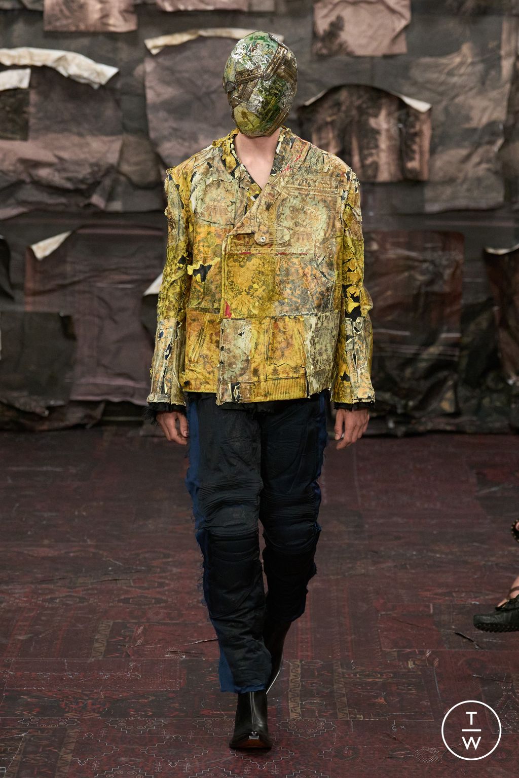 Fashion Week Paris Fall/Winter 2025 look 12 from the Maison Margiela collection couture