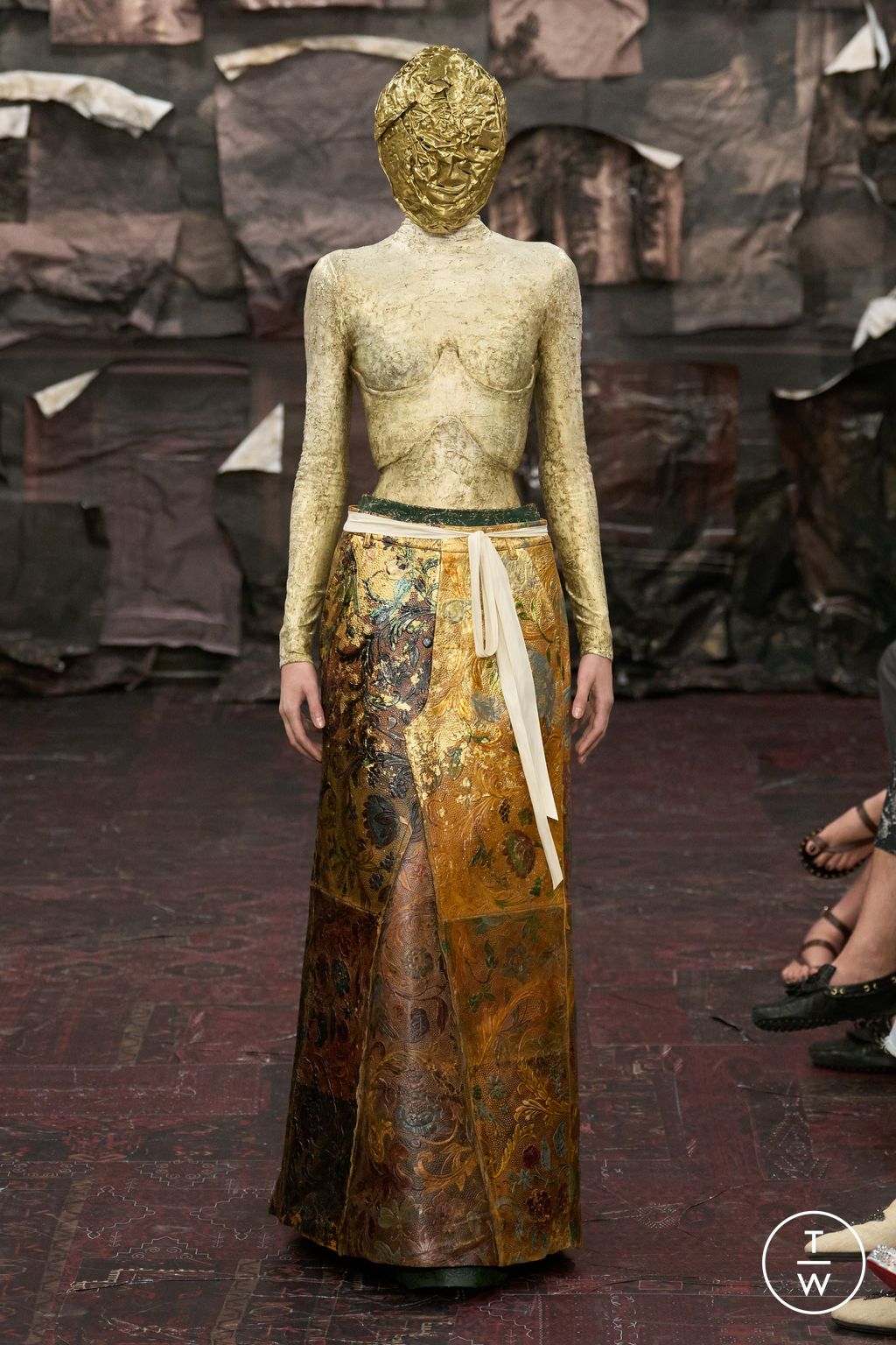 Fashion Week Paris Fall/Winter 2025 look 13 from the Maison Margiela collection couture