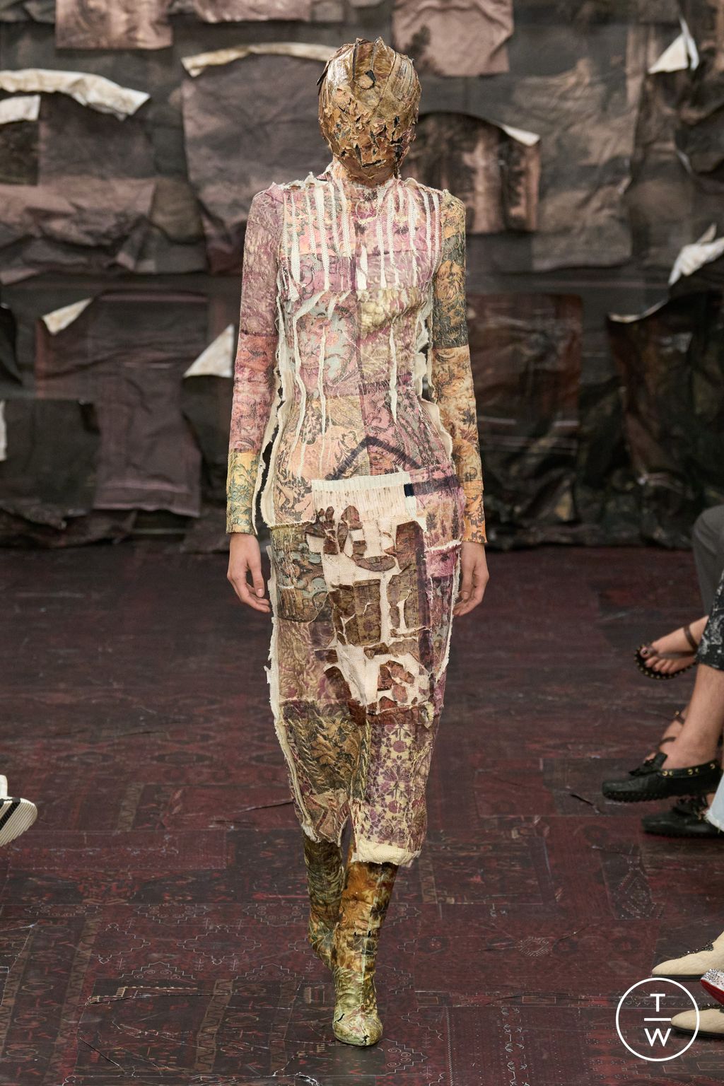 Fashion Week Paris Fall/Winter 2025 look 16 from the Maison Margiela collection couture