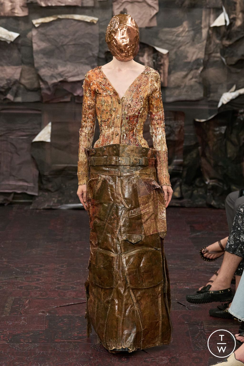 Fashion Week Paris Fall/Winter 2025 look 20 from the Maison Margiela collection couture