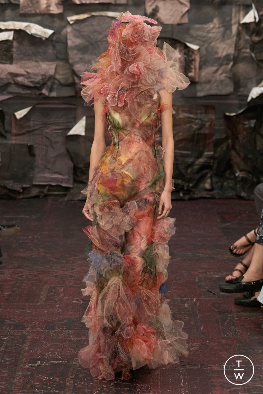 Fashion Week Paris Fall/Winter 2025 look 34 from the Maison Margiela collection couture