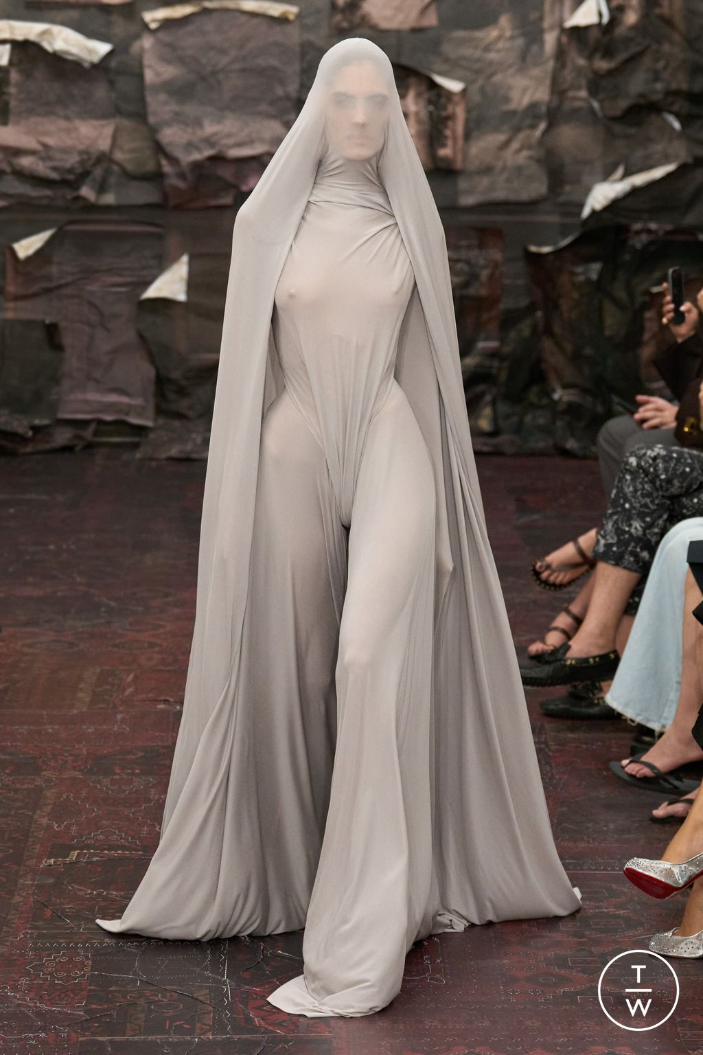 Fashion Week Paris Fall/Winter 2025 look 39 from the Maison Margiela collection couture