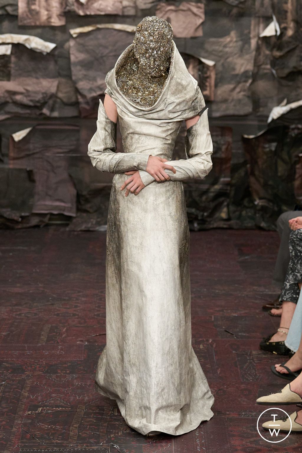 Fashion Week Paris Fall/Winter 2025 look 4 from the Maison Margiela collection couture