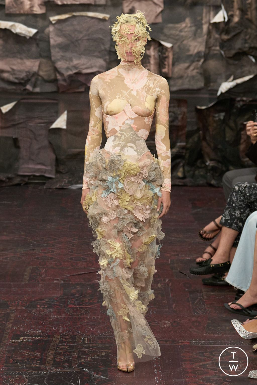 Fashion Week Paris Fall/Winter 2025 look 43 from the Maison Margiela collection couture