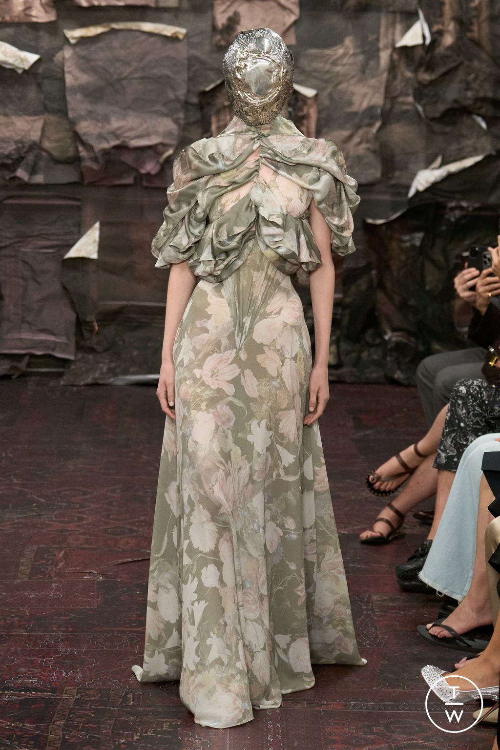 Fashion Week Paris Fall/Winter 2025 look 47 from the Maison Margiela collection couture