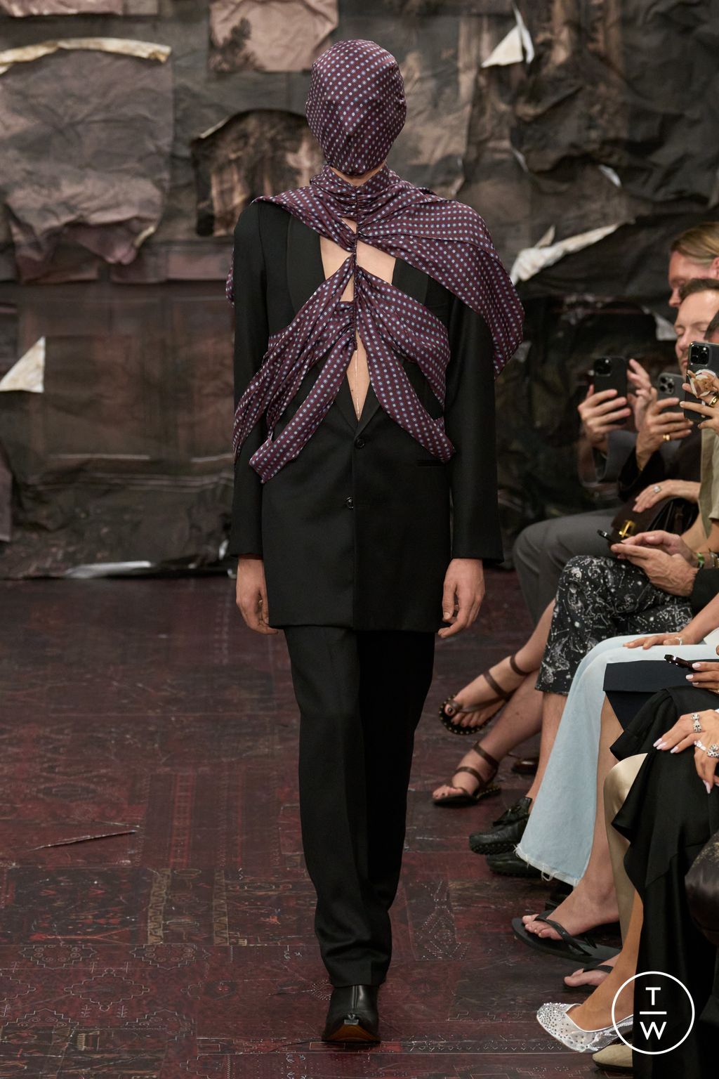 Fashion Week Paris Fall/Winter 2025 look 48 from the Maison Margiela collection couture