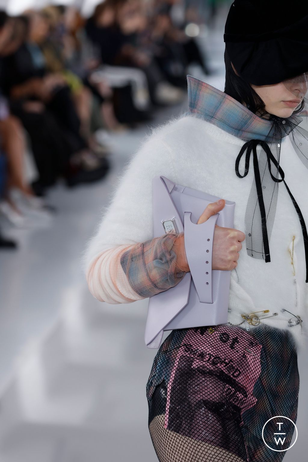 Fashion Week Paris Fall/Winter 2023 look 1 de la collection Maison Margiela menswear accessories