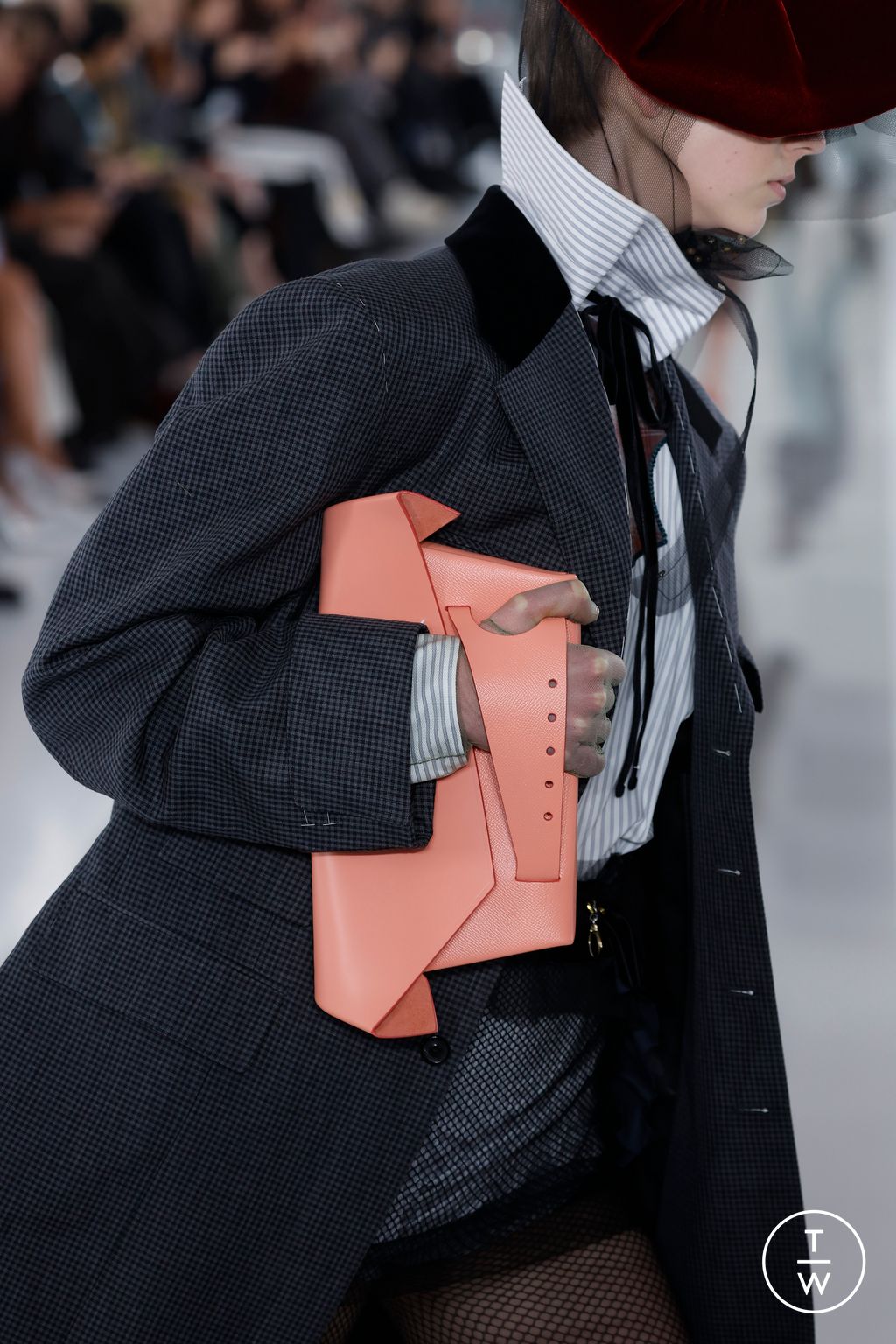 Fashion Week Paris Fall/Winter 2023 look 2 from the Maison Margiela collection menswear accessories