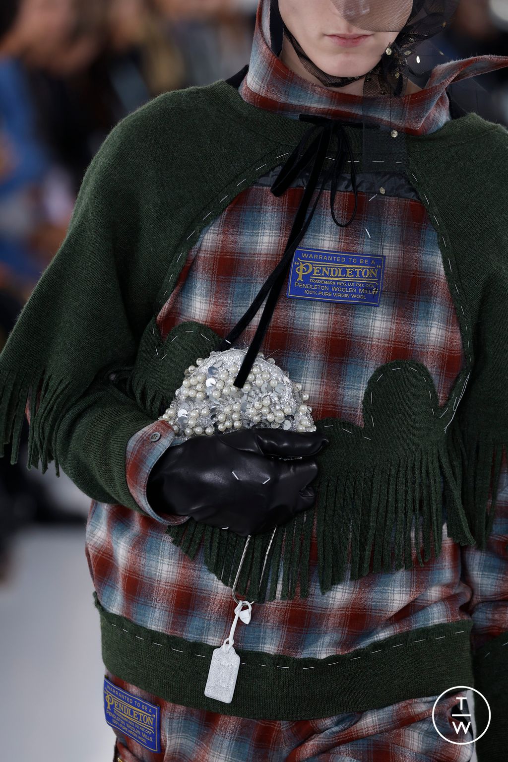 Fashion Week Paris Fall/Winter 2023 look 6 from the Maison Margiela collection menswear accessories