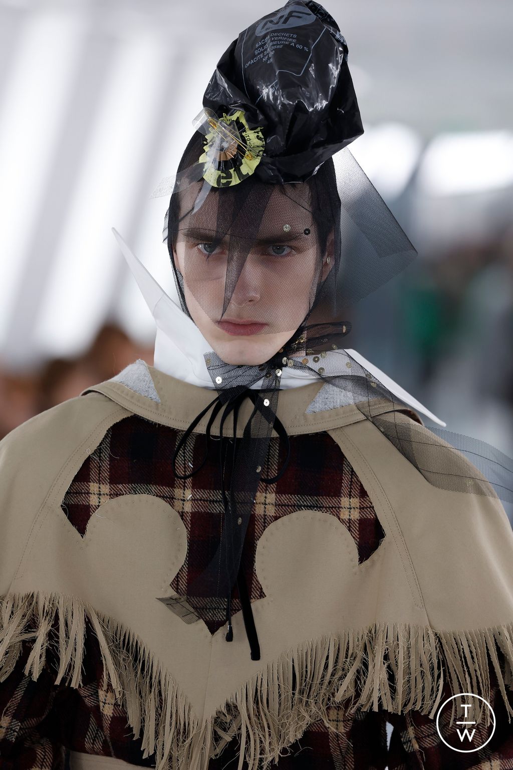 Fashion Week Paris Fall/Winter 2023 look 24 de la collection Maison Margiela menswear accessories