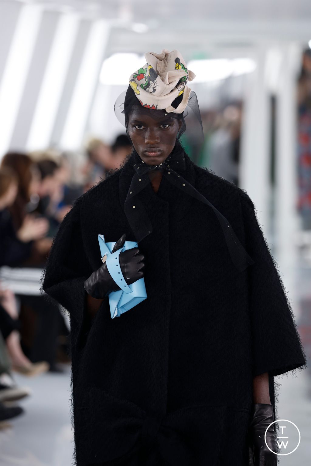 Fashion Week Paris Fall/Winter 2023 look 26 from the Maison Margiela collection menswear accessories