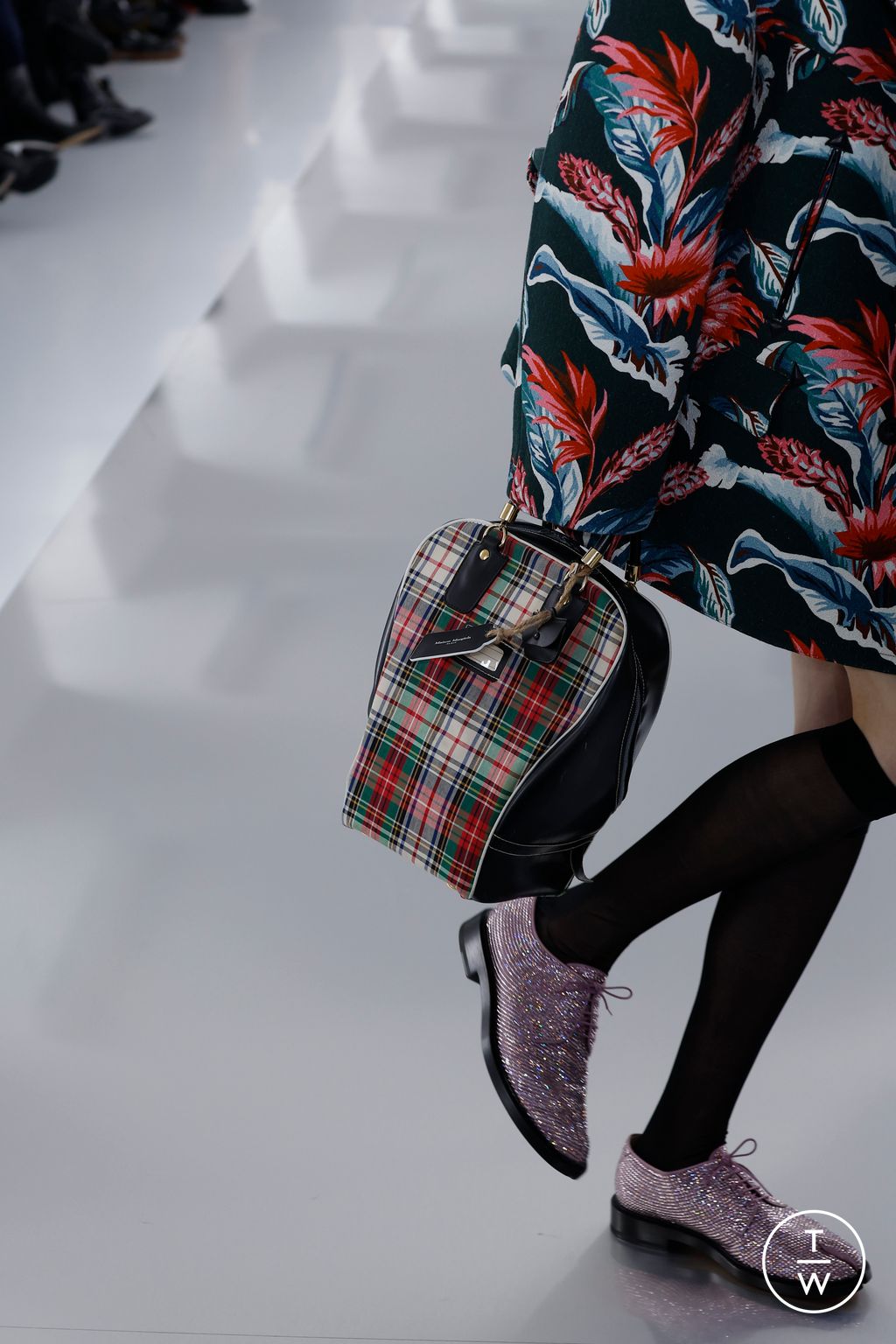 Fashion Week Paris Fall/Winter 2023 look 15 de la collection Maison Margiela menswear accessories
