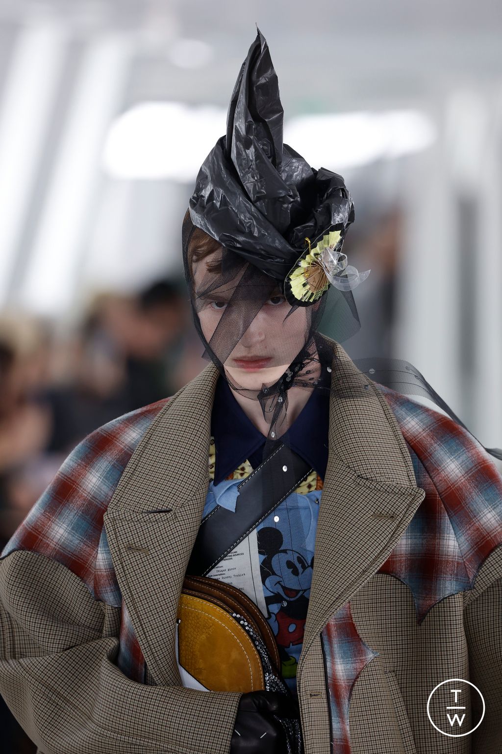 Fashion Week Paris Fall/Winter 2023 look 28 de la collection Maison Margiela menswear accessories