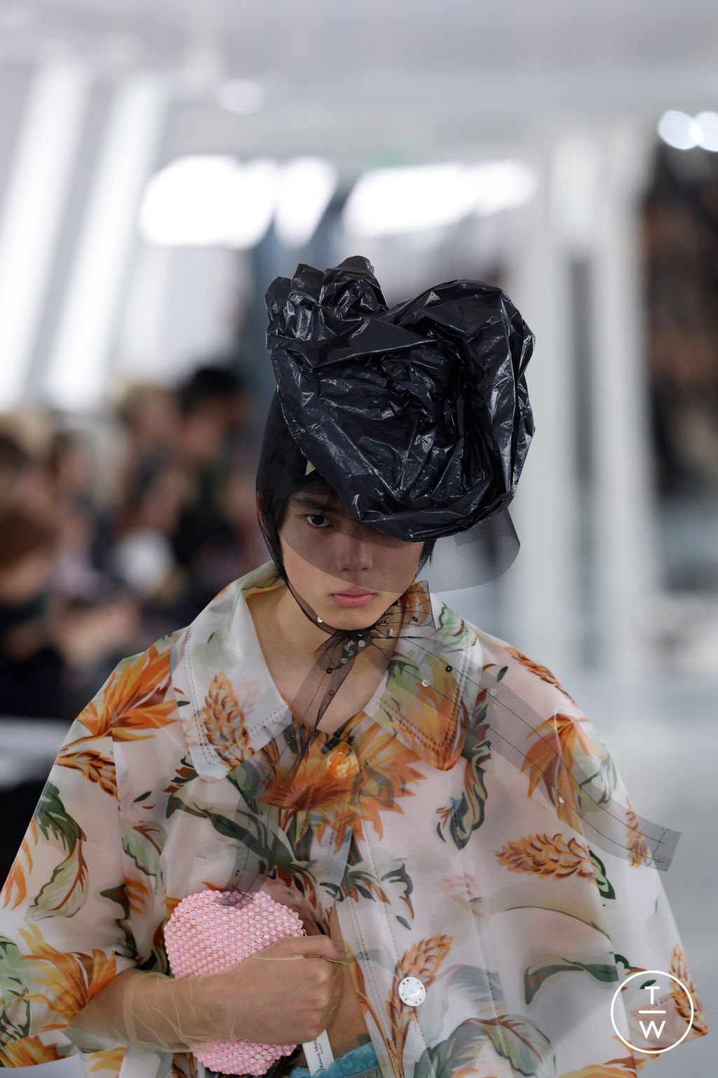 Fashion Week Paris Fall/Winter 2023 look 30 de la collection Maison Margiela menswear accessories