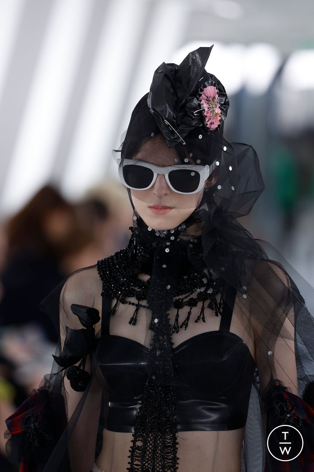 Fashion Week Paris Fall/Winter 2023 look 32 de la collection Maison Margiela menswear accessories