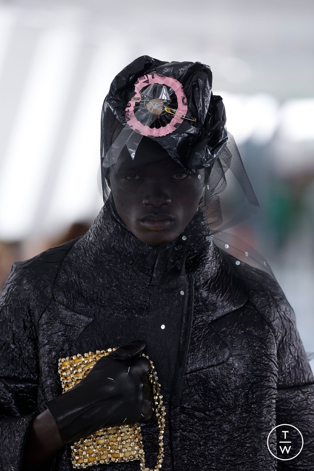 Fashion Week Paris Fall/Winter 2023 look 33 de la collection Maison Margiela menswear accessories