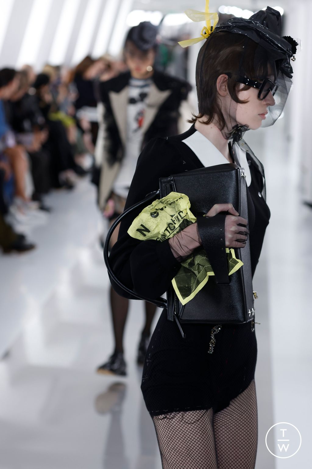 Fashion Week Paris Fall/Winter 2023 look 23 from the Maison Margiela collection 男装配饰