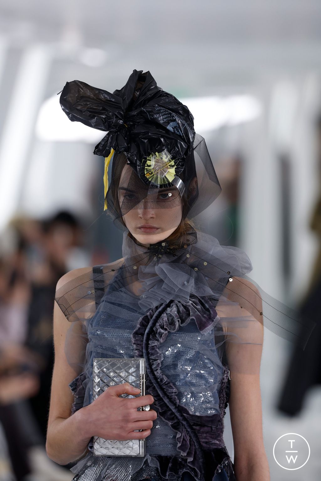 Fashion Week Paris Fall/Winter 2023 look 35 de la collection Maison Margiela menswear accessories