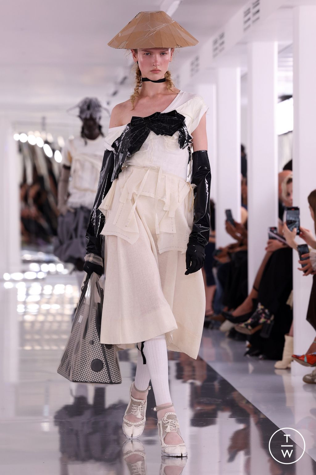 Fashion Week Paris Spring/Summer 2024 look 16 from the Maison Margiela collection womenswear