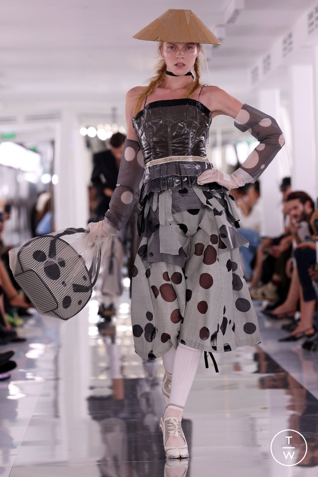 Fashion Week Paris Spring/Summer 2024 look 19 from the Maison Margiela collection womenswear