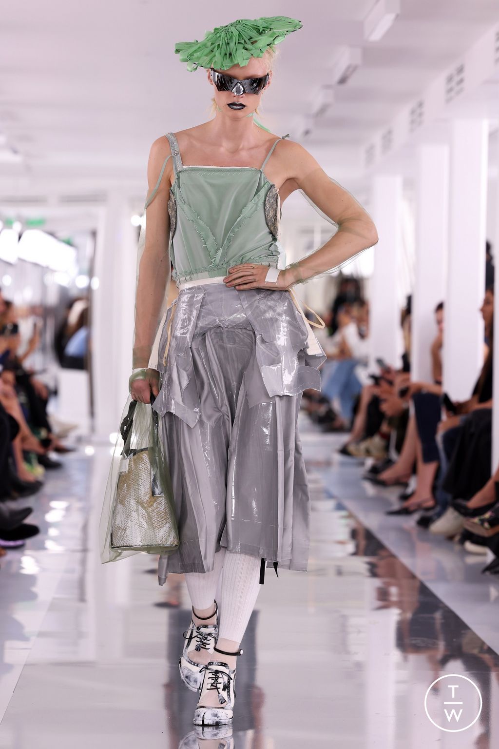 Fashion Week Paris Spring/Summer 2024 look 27 from the Maison Margiela collection womenswear