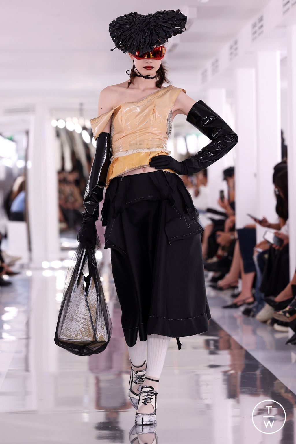 Fashion Week Paris Spring/Summer 2024 look 29 from the Maison Margiela collection womenswear