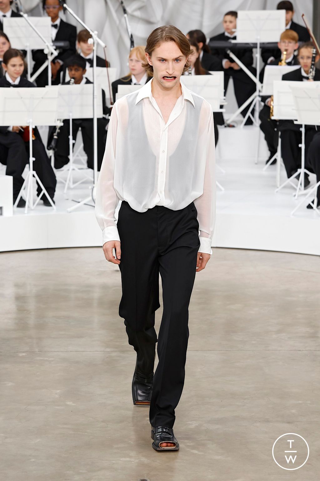 Fashion Week Paris Spring/Summer 2026 look 38 from the Maison Margiela collection womenswear