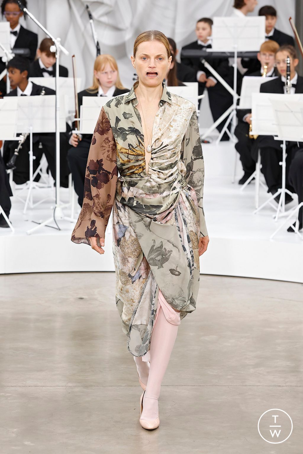 Fashion Week Paris Spring/Summer 2026 look 42 from the Maison Margiela collection womenswear