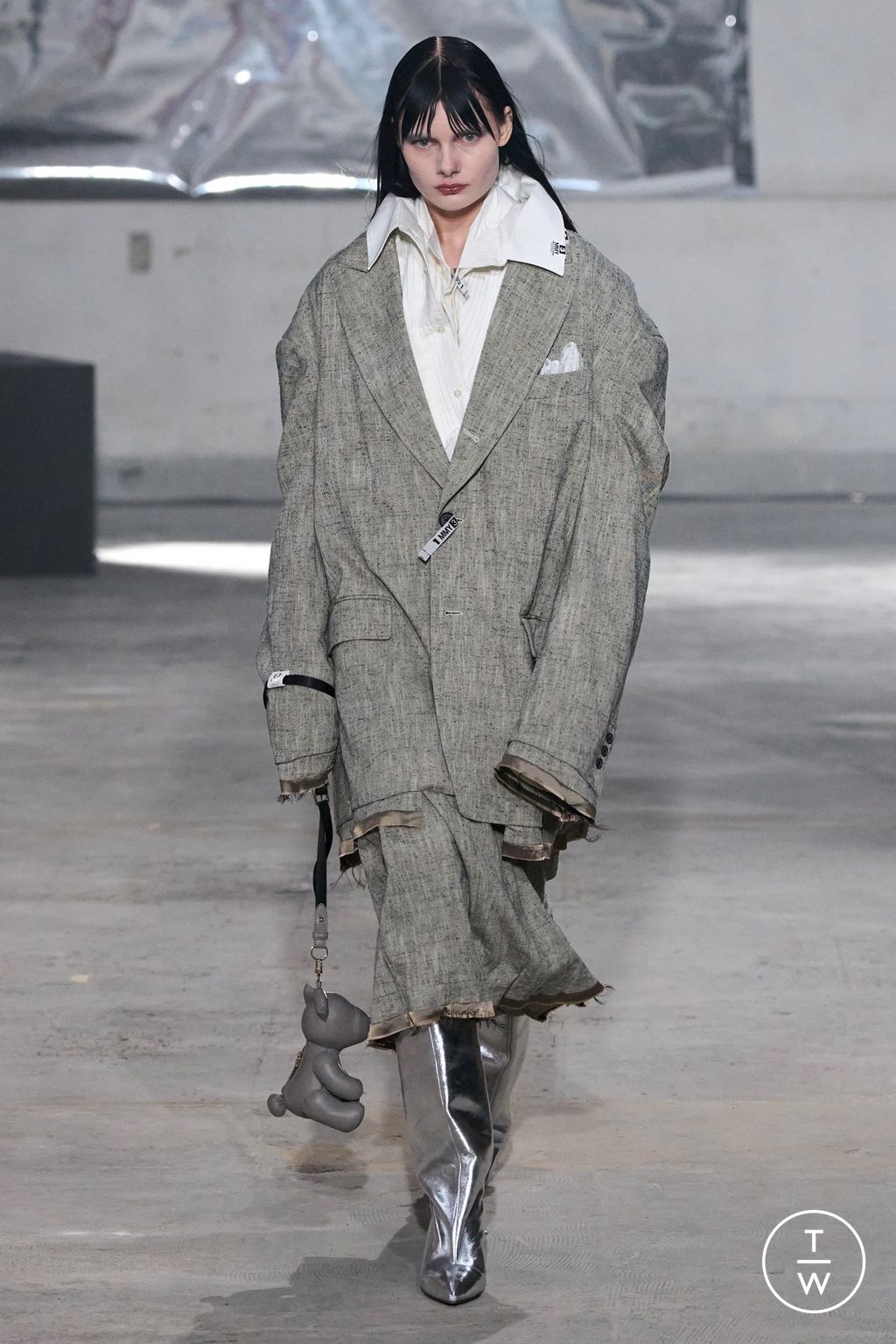 Fashion Week Paris Fall/Winter 2024 look 3 de la collection Maison Mihara Yasuhiro menswear