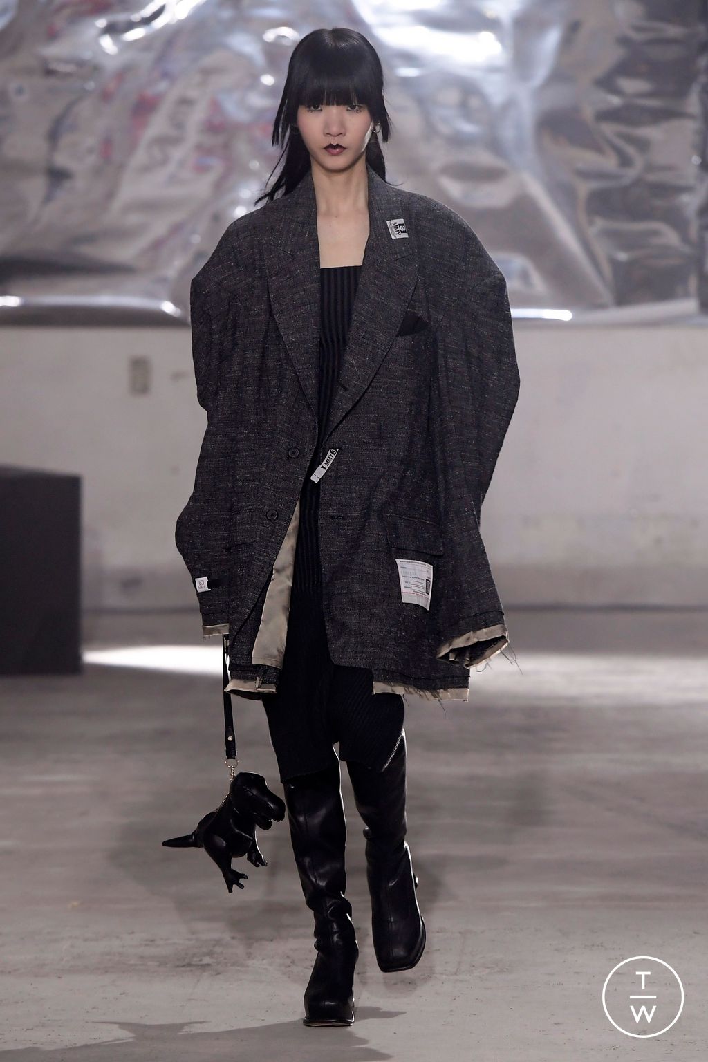 Fashion Week Paris Fall/Winter 2024 look 4 de la collection Maison Mihara Yasuhiro menswear