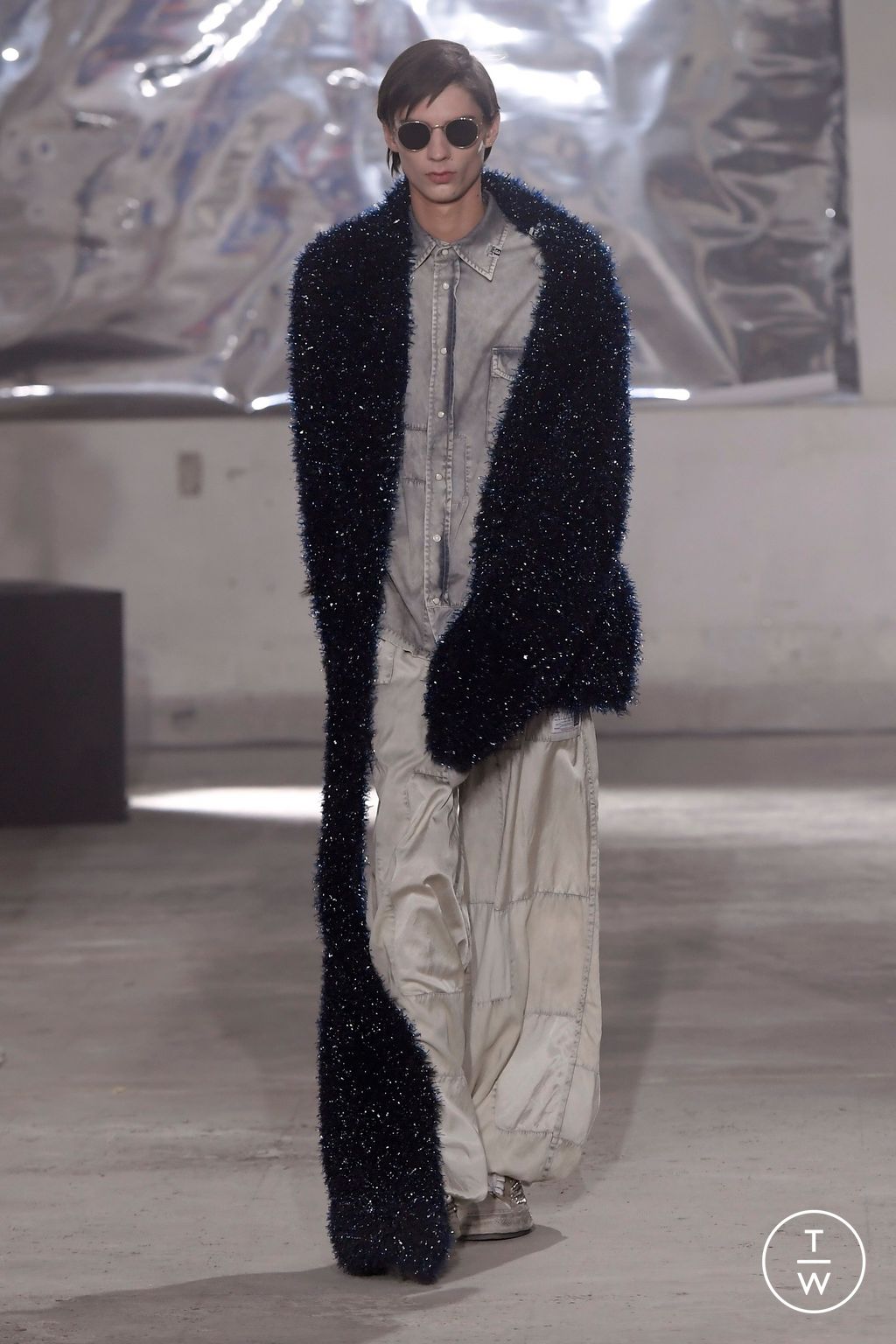 Fashion Week Paris Fall/Winter 2024 look 6 de la collection Maison Mihara Yasuhiro menswear