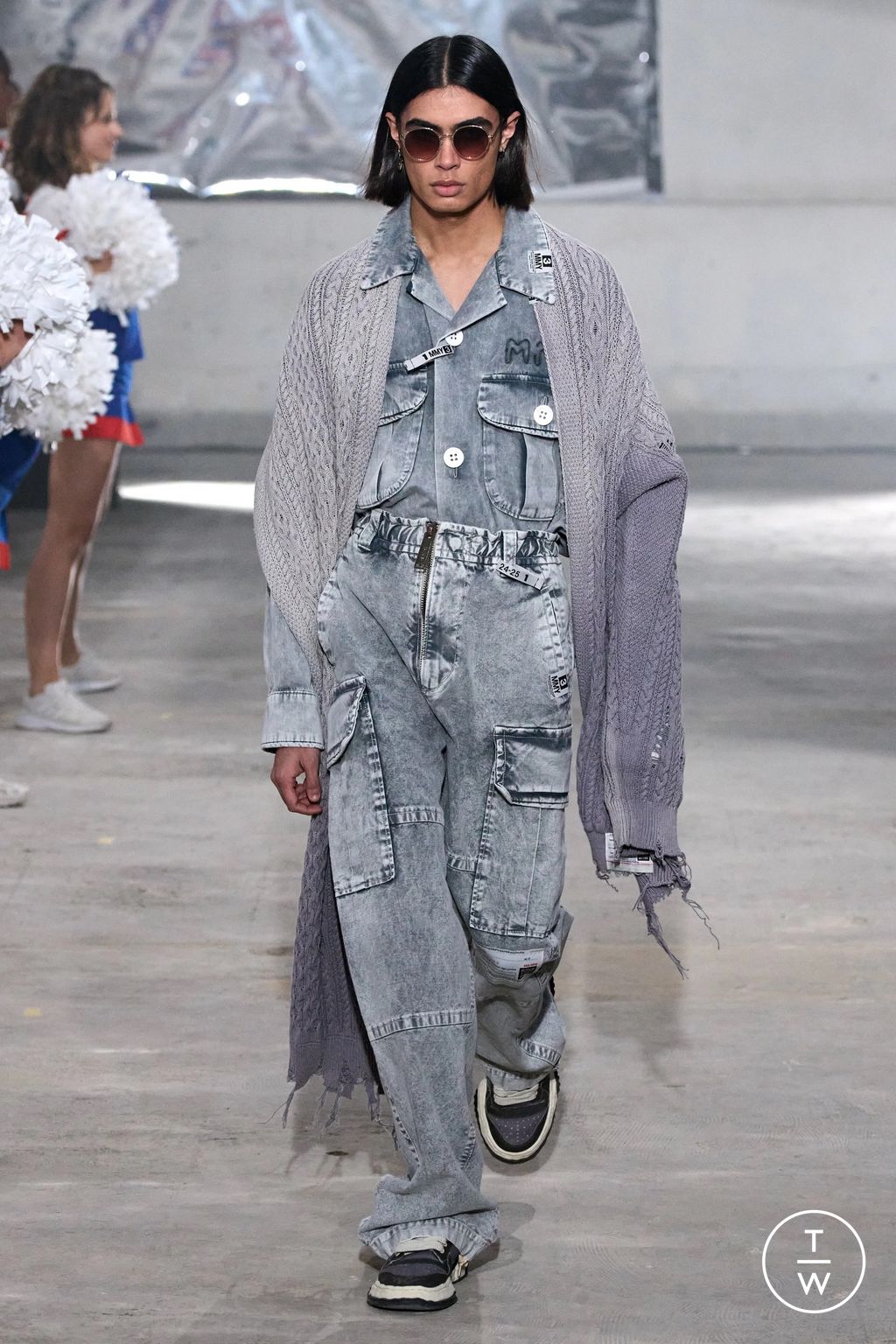 Fashion Week Paris Fall/Winter 2024 look 7 de la collection Maison Mihara Yasuhiro menswear