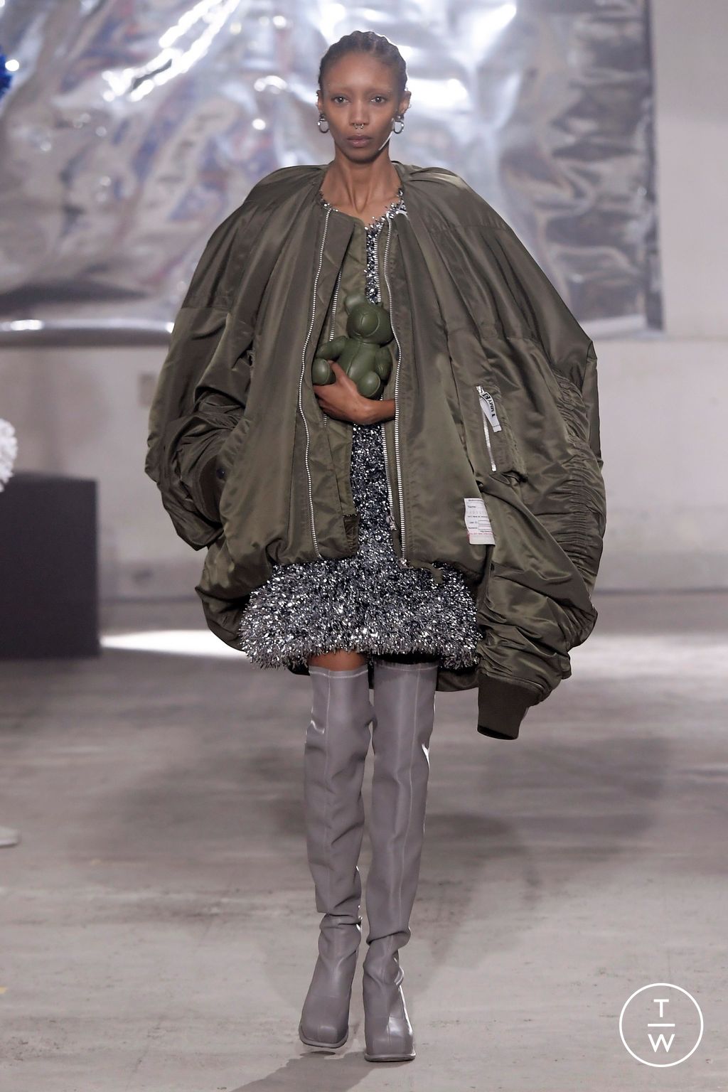 Fashion Week Paris Fall/Winter 2024 look 18 from the Maison Mihara Yasuhiro collection menswear